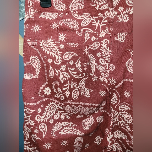 Wide-Leg Trousers with a Paisley Pattern in a Vintage Bohemian Design - Picture 6 of 7